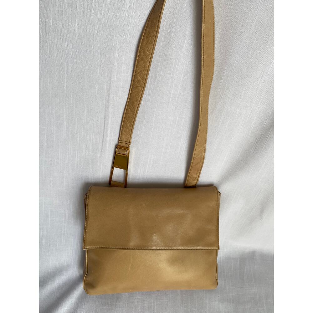 Perlina designer leather handbag shoulder bag taupe w/ gold branded buckle soft